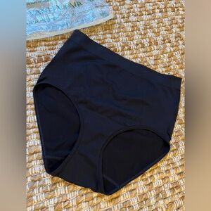 🎁🎁🎁
Vanity Fair Women's Smoothing Comfort Brief Panties with Rear Lift